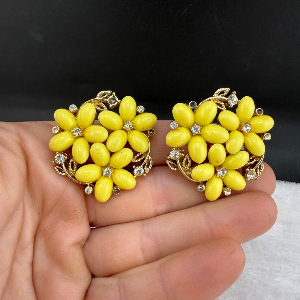 Vintage Lisner Clip On Earrings Yellow Floral Rhinestone Gold Tone READ